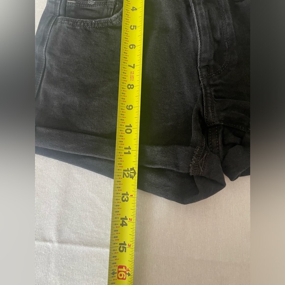 Arizona Jean Co Women’s Mid Rise Short Roll Tab Size 1 New w tag. - Picture 6 of 7